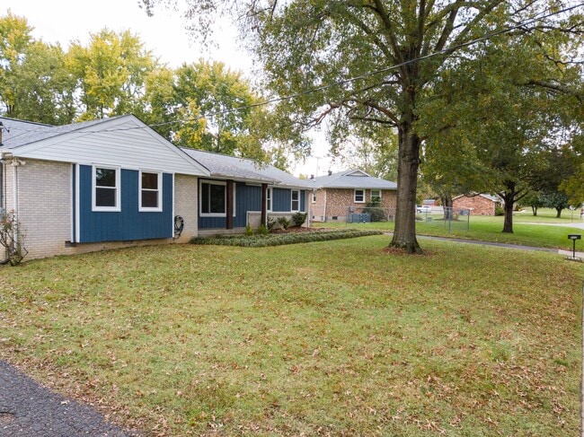 Photo - 202 Raindrop Ln