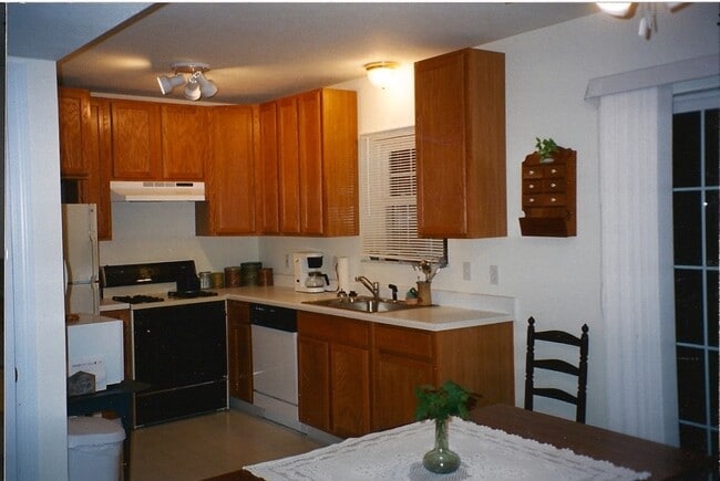 Kitchen - 305 Furnace Dr Unit 305B