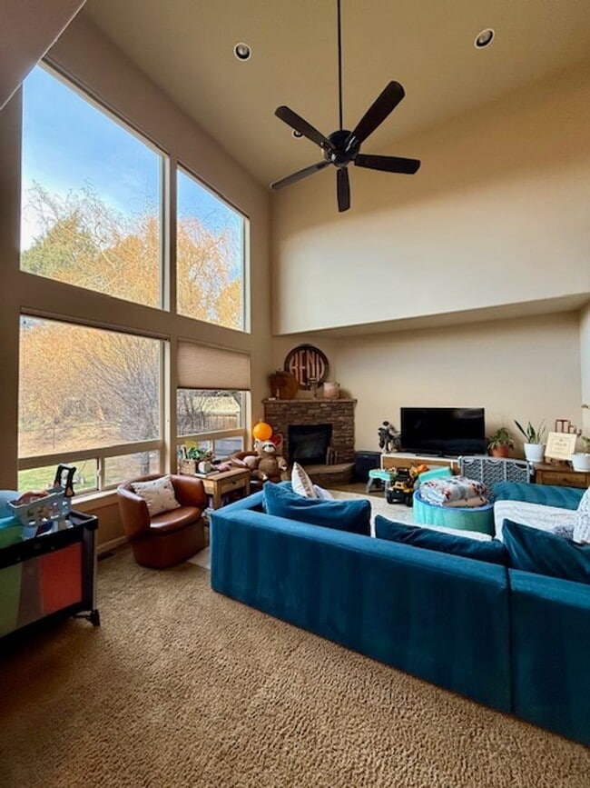 Photo - Stunning 4 Bedroom plus Bonus Lava Ridges Home!