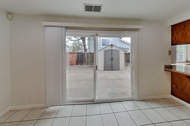 Photo - 2331 Sweetwater Dr
