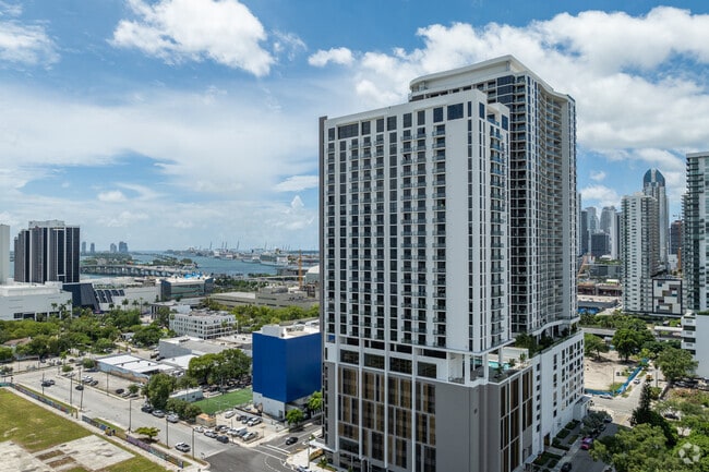 1642 NE 1st Ave - UNI TOWER