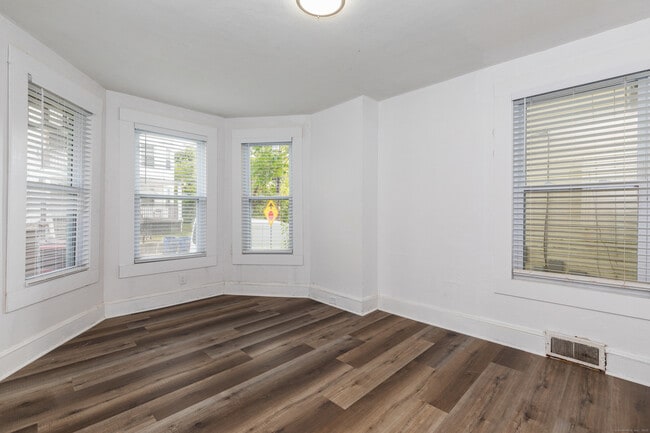 Photo - 114 Wood St Apartamento