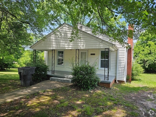 Building Photo - 2BR with Living Room & Den! Rental