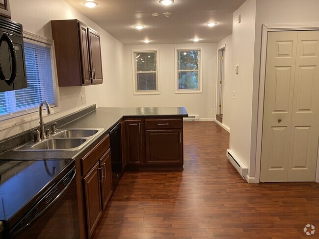 Building Photo - 13 Depot St Rental