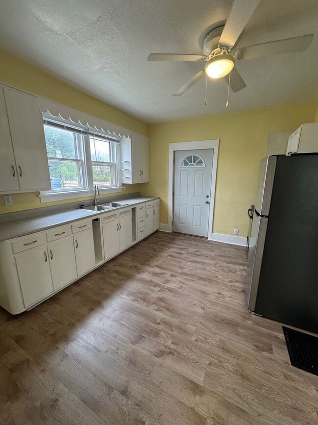 Photo - 1018 St Marys Ave