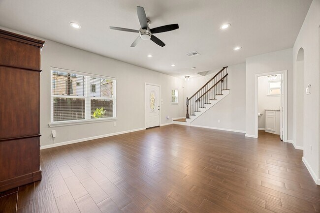 Photo - 810 Paul Quinn St