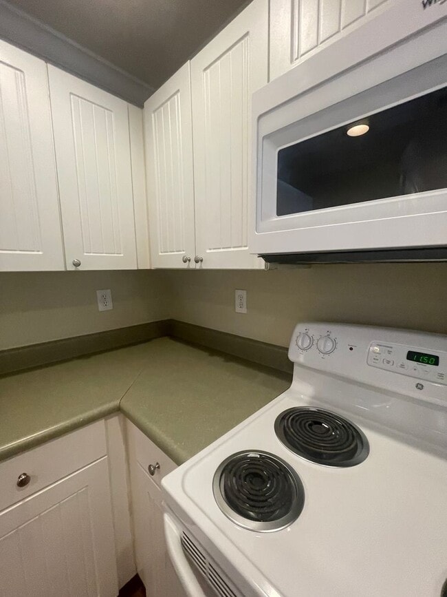 Building Photo - 17-1728 J&S Unit 17-1728 - C