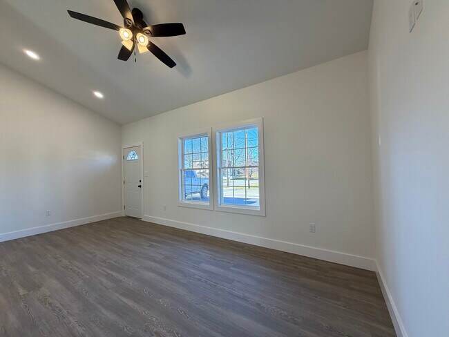 800 E Engineer St Unit 4