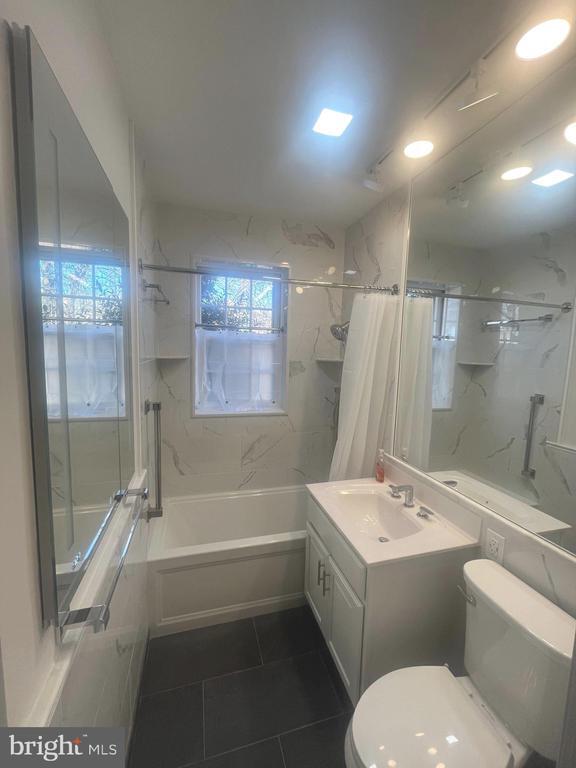 Photo - 715 S Washington St