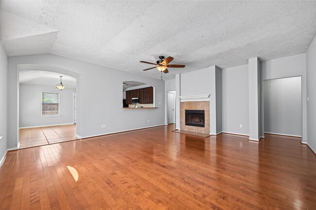 3218 Spring Flower Ln