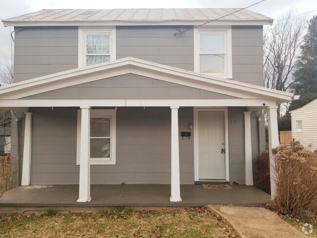 Building Photo - Three Bedroom Two Story House!