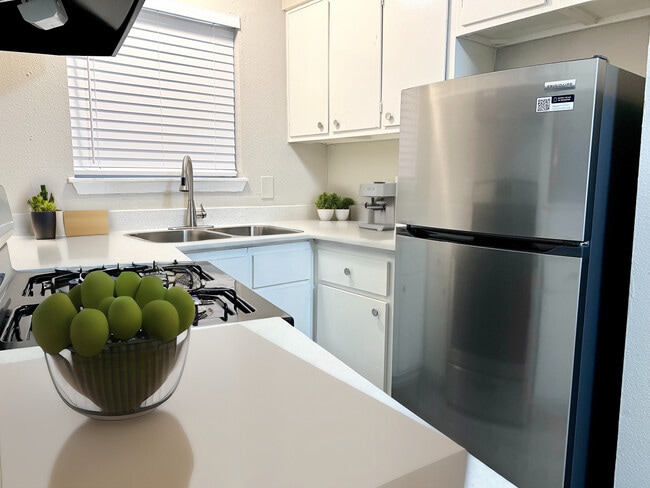 Photo - Court At Oak Forest