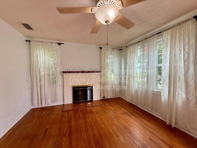 Photo - 5143 Palmer Ave