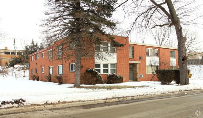 Photo - 15911 Maple Heights Blvd Apartments