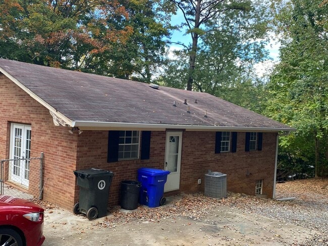 1901 Valley View Dr