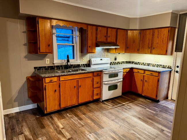 Photo - 108 Broad St