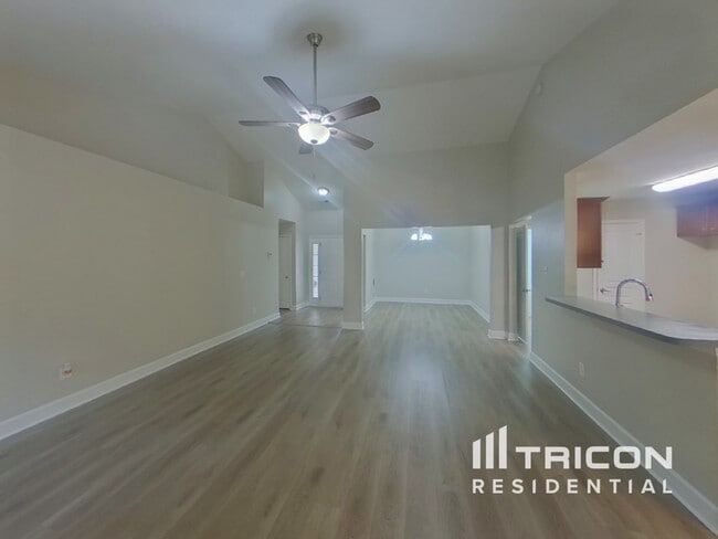 Photo - 275 Galway Ln