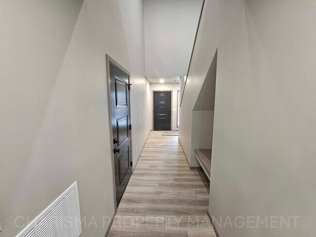 Photo - 711 Dakota Ave