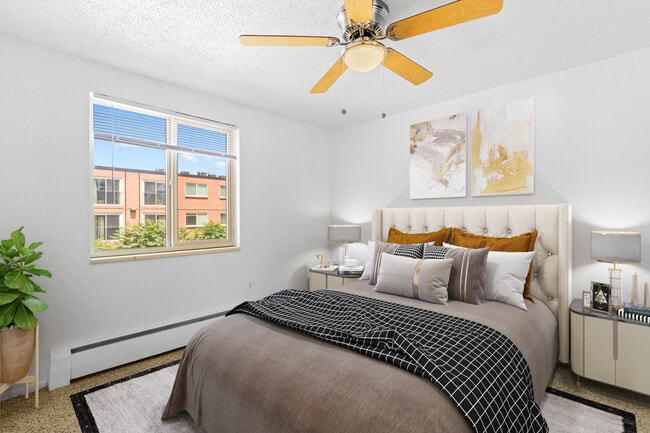 Photo - Ten Ten Clarkson