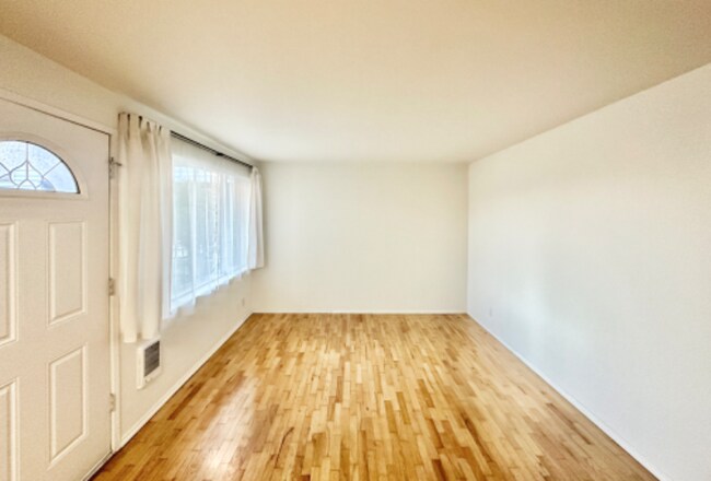 Building Photo - 5101 Ravenna Ave NE Rental