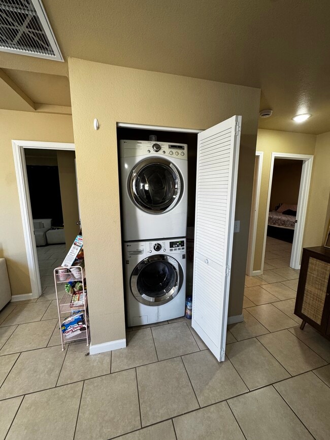 Photo - 879 N Mountain View Ave Unidad 2