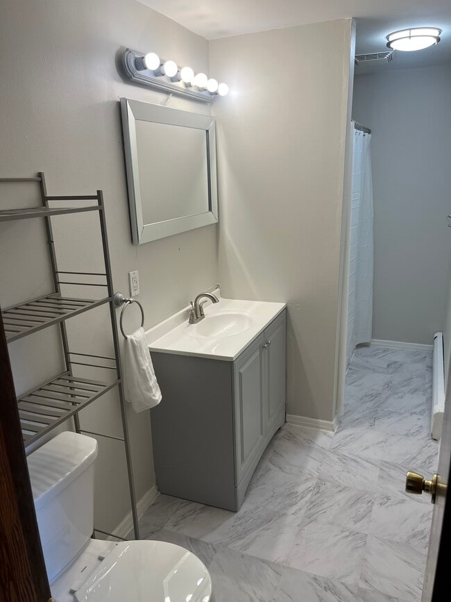 Photo - 264 Burritt St Unit 2nd Fl