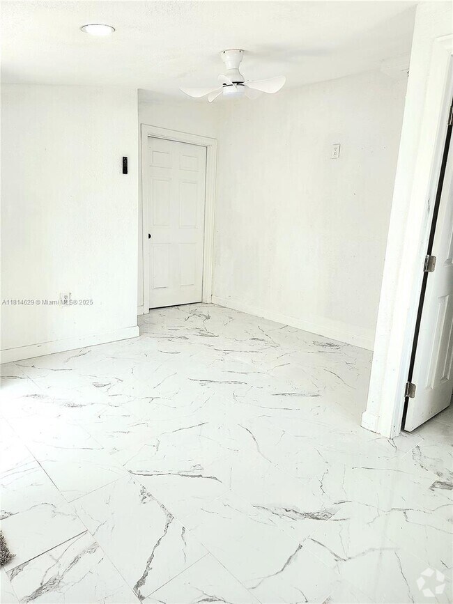 Building Photo - 3061 NW 187th St Unit B Rental