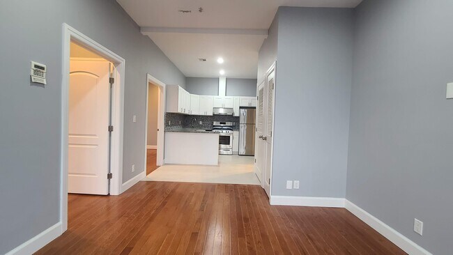 100 Griffith St