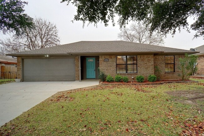 Super Nice 3-2-2 Brick Home! - Super Nice 3-2-2 Brick Home!