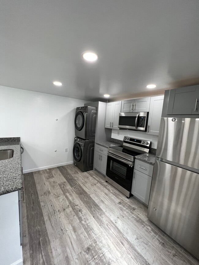 Building Photo - 109 Perrin Ave Unit Apt C