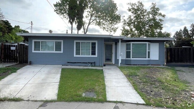 Building Photo - Concord Beautiful updated 2 bedroom 2 bath... Rental