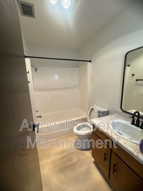 Photo - 215 E Arbor Ave