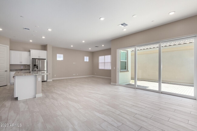4133 E Las Colinas Dr