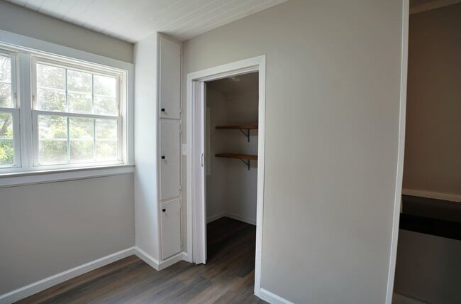 Photo - 417 W 31st St