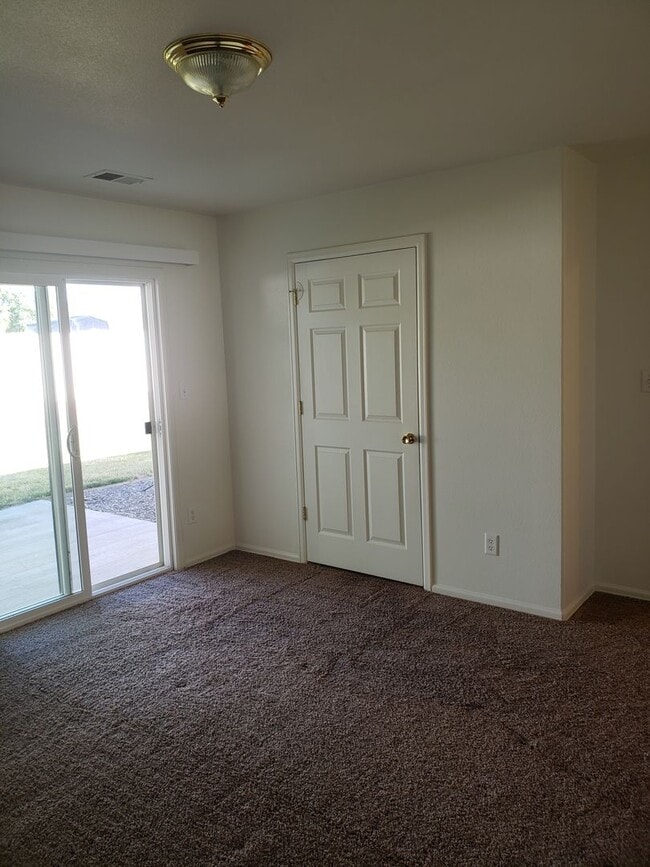 Photo - 1733 Christopher Way