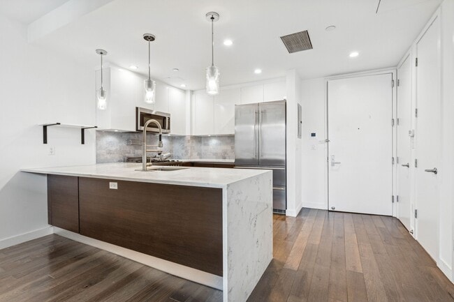 Building Photo - 11-35-35 45th Ave