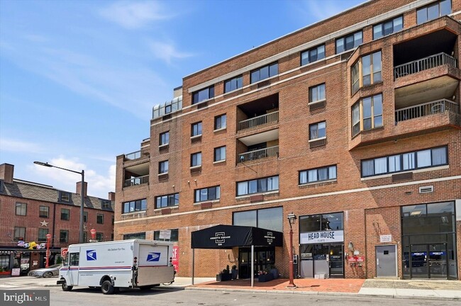 Building Photo - 200-10-210 Lombard St Unit 637