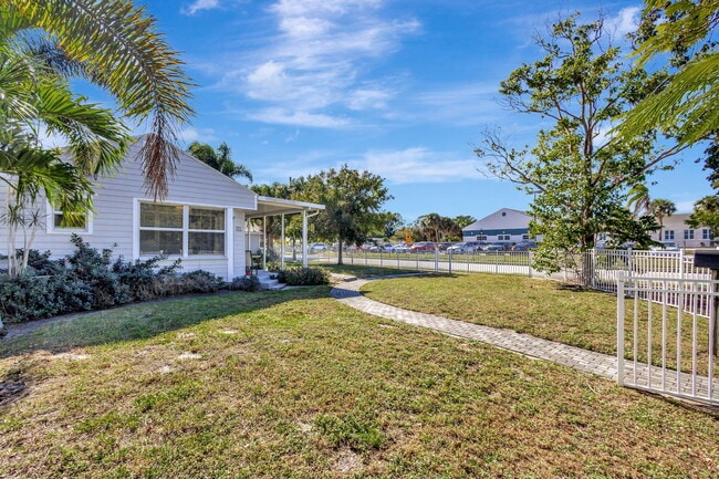 Photo - 736 Rockland Dr