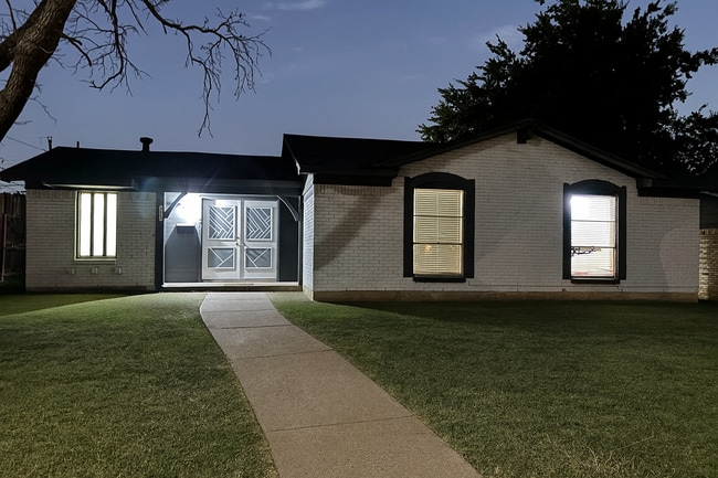 Building Photo - 2613 Laramie St Rental