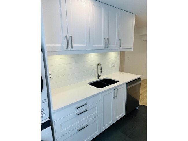 Bsmt Suite-17291 1 AVENUE