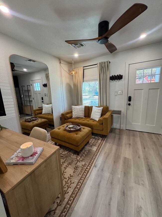 Photo - 1155 E Diamond St Unidad 1006