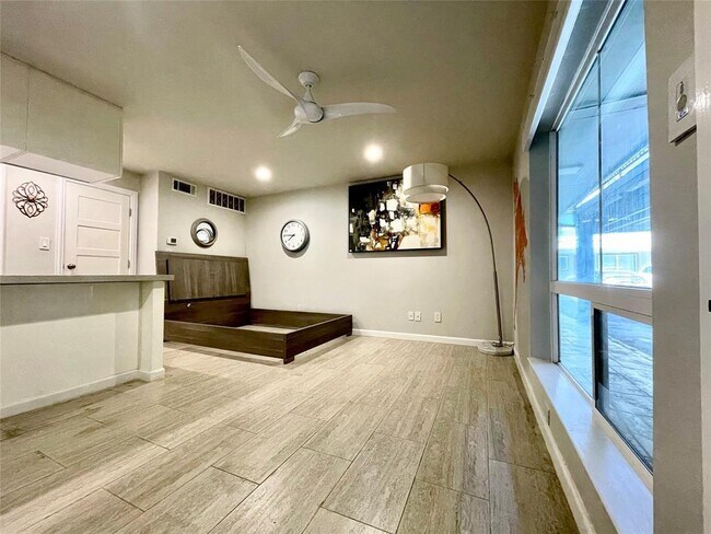 3110 Red River St Unidad D-107