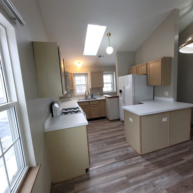 Photo - 1934 Heron Ave