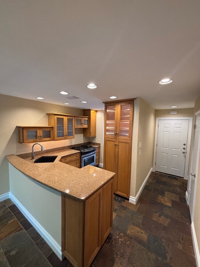 1411 Gracy Farms Ln