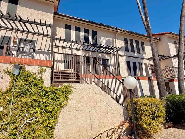 Building Photo - 101 W Del Mar Blvd Unit 7E