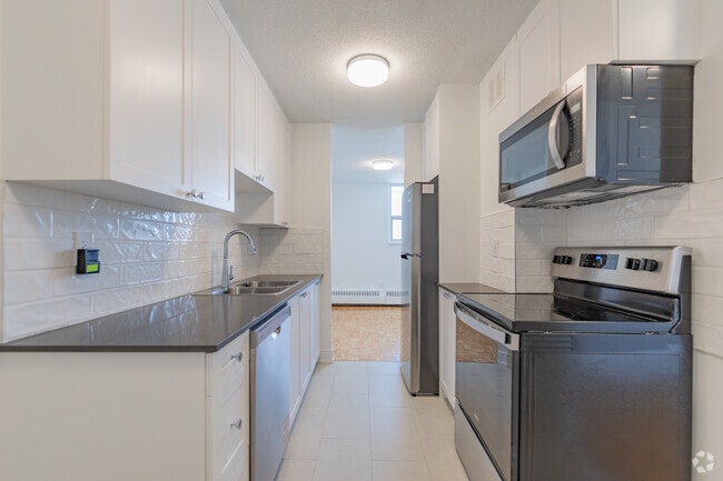 2BR, 1BA - 944SF - Kitchen - 570 Birchmount Road