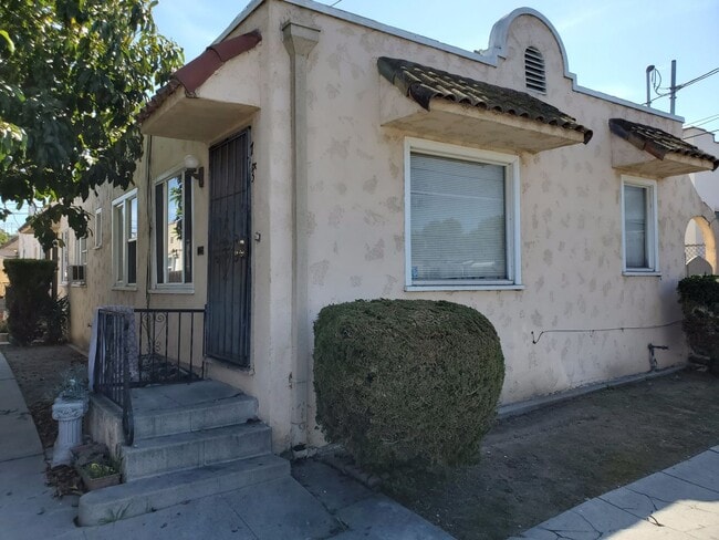 Building Photo - 783-789 W. 17th Street Unit 785