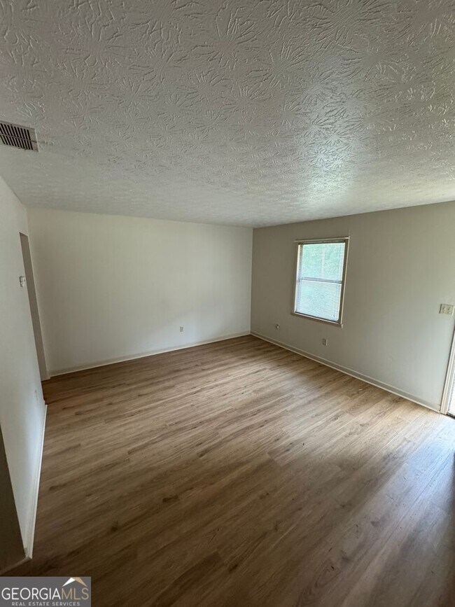 Photo - 1807 Cedar Shoals Dr