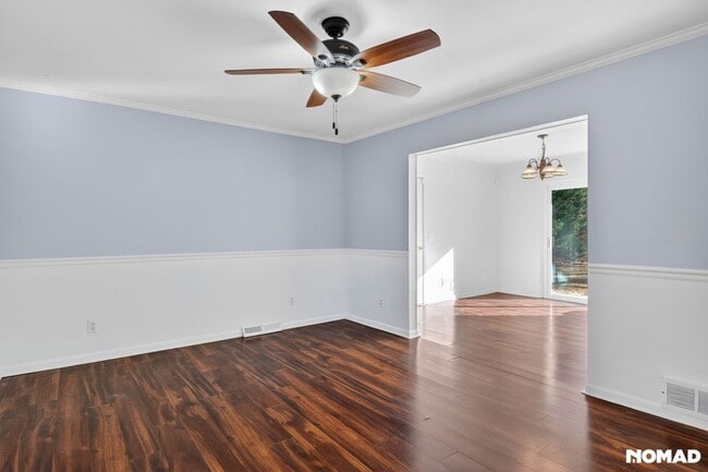 Building Photo - 215 N Pine St