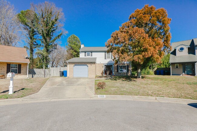 Spacious 4BR Home with a Fenced Yard & Jet... - Spacious 4BR Home with a Fenced Yard & Jet...